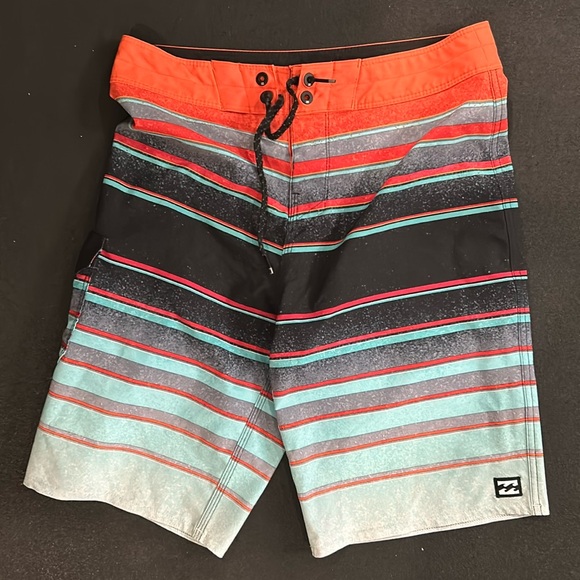 Boys board shorts - Picture 1 of 2
